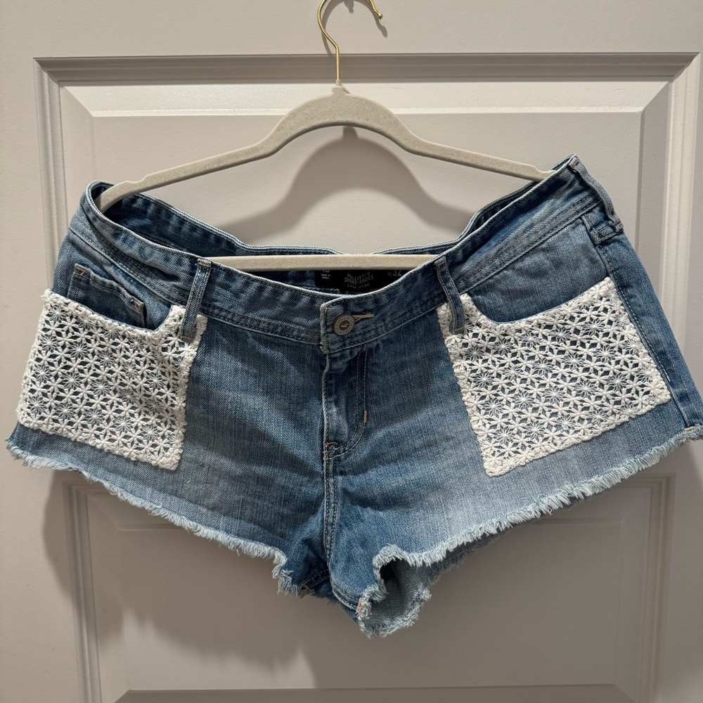Short Short Low Rise Lace Front Denim Raw Hem 
Size 15 W32